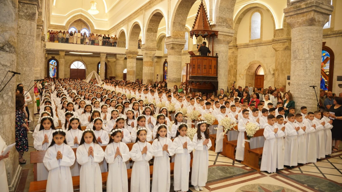 Más de 450 niños recibieron la Primera Comunión este mes en Qaraqosh, Irak