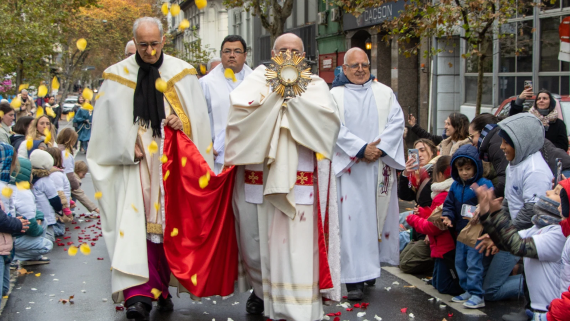 Así se celebra Corpus Christi en Latinoamérica y España: fe, cultura y tradiciones populares