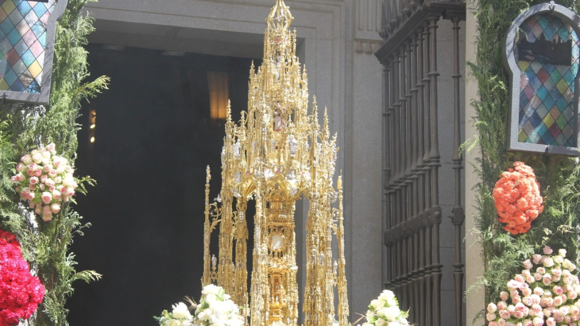 Procesión del Corpus Christi en Toledo y Sevilla: La maravilla de pasear a Dios por la calle