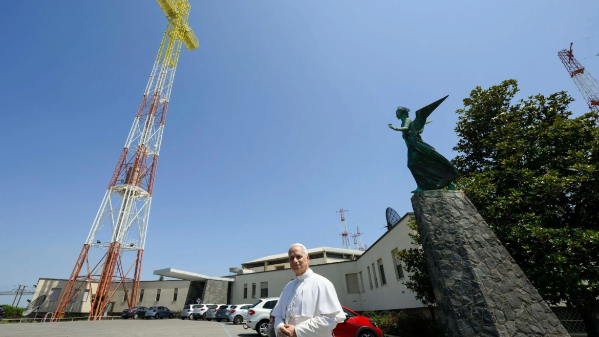 El Papa León XIV visita el Centro Radio de Santa María de Galeria en el 43 aniversario de su ordenación sacerdotal