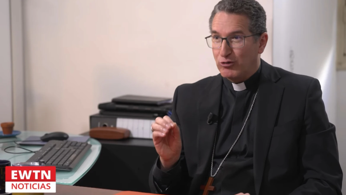 “El daño a una víctima es a la imagen de Dios”, dice secretario de Comisión Pontificia