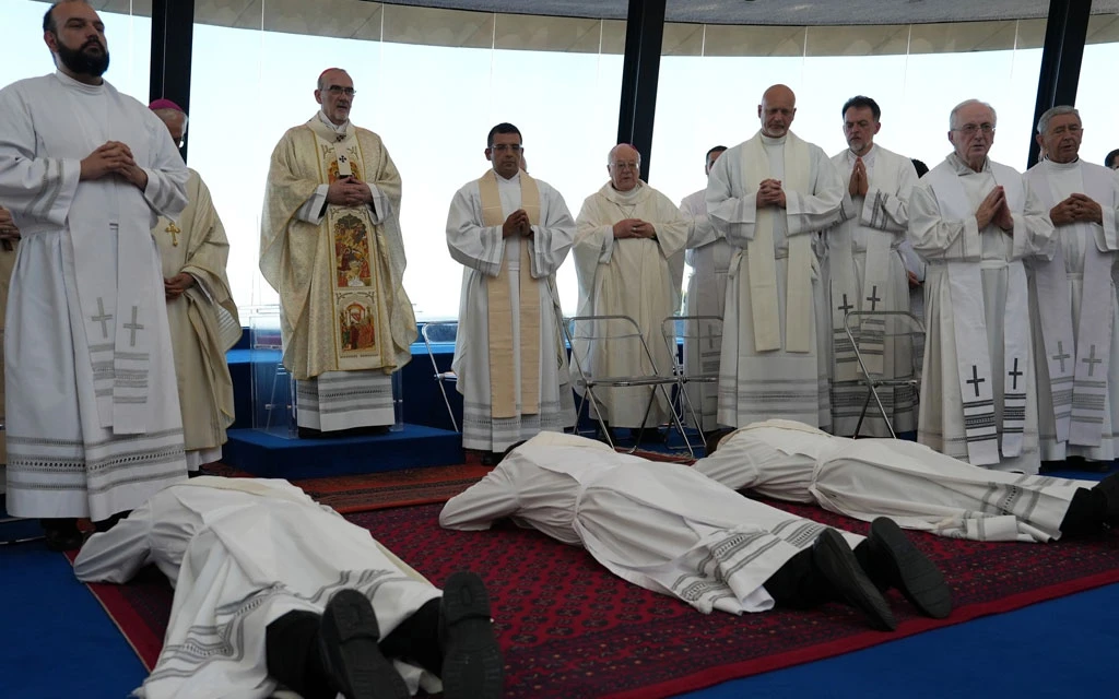 Ordenan 3 sacerdotes del Camino Neocatecumenal en Tierra Santa, signo de esperanza ante la guerra