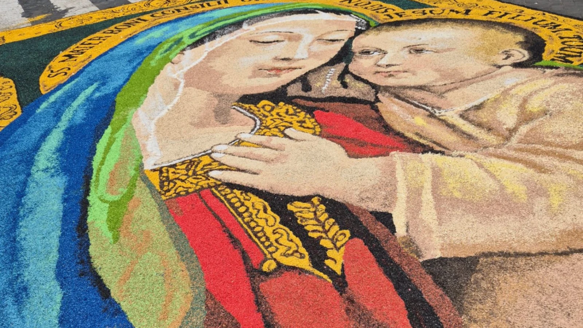 Roma celebra a sus santos patronos con un estallido de flores de colores