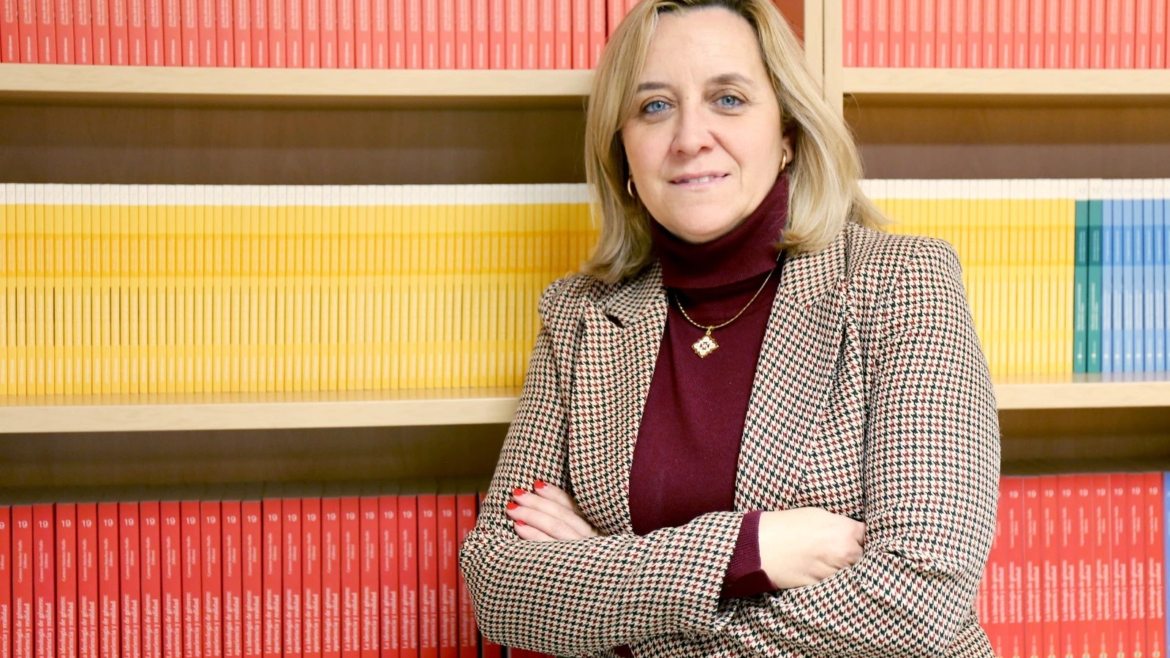 España: A 20 años de la ley que equipara las uniones gay al matrimonio, experta afirma que revertirla "no es imposible"