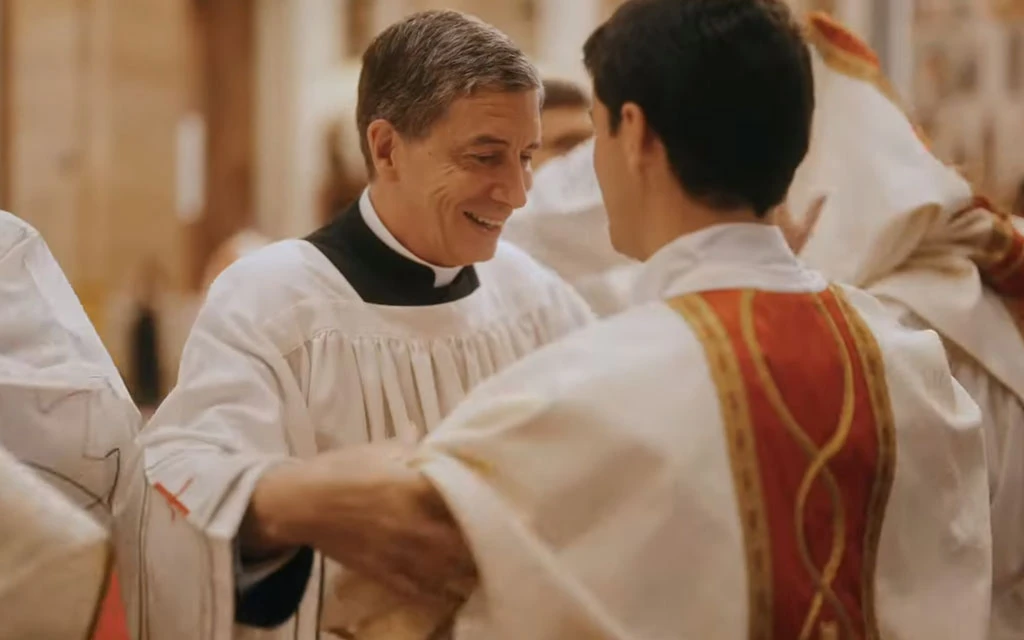 El Opus Dei comparte un conmovedor video de la ordenación de 20 sacerdotes en Roma