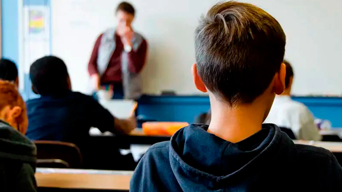 Un informe sobre abusos alimenta el debate acerca del control estatal de las escuelas católicas en Francia