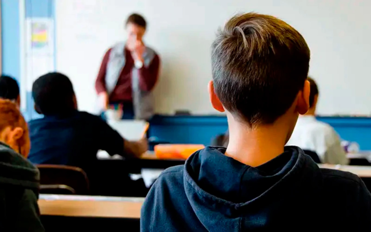 Un informe sobre abusos alimenta el debate acerca del control estatal de las escuelas católicas en Francia