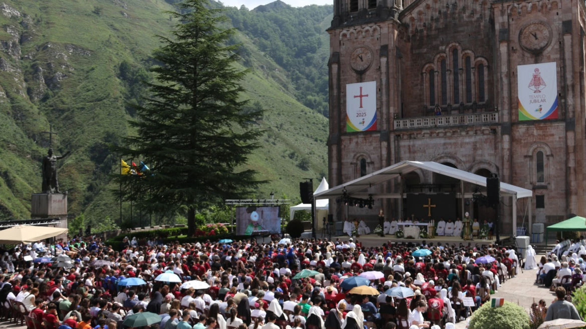 Miles de jóvenes abrazan su anhelo de santidad desde Covadonga durante la JEMJ