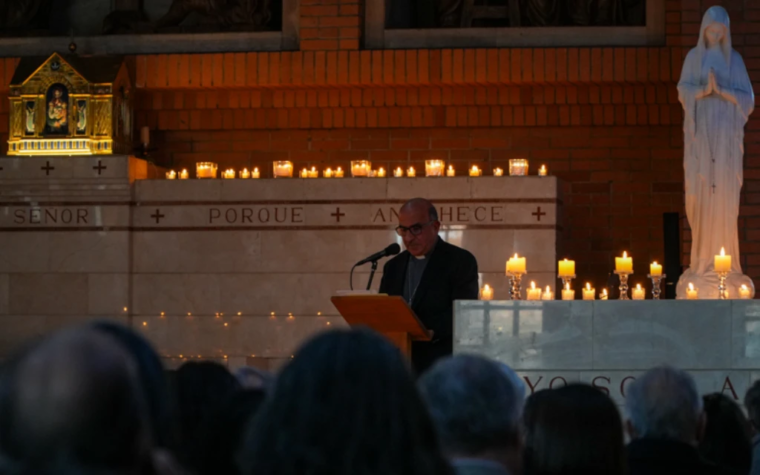 Cardenal chileno encabeza Concierto Orante por la Paz: Un gesto de unidad frente al dolor de la guerra