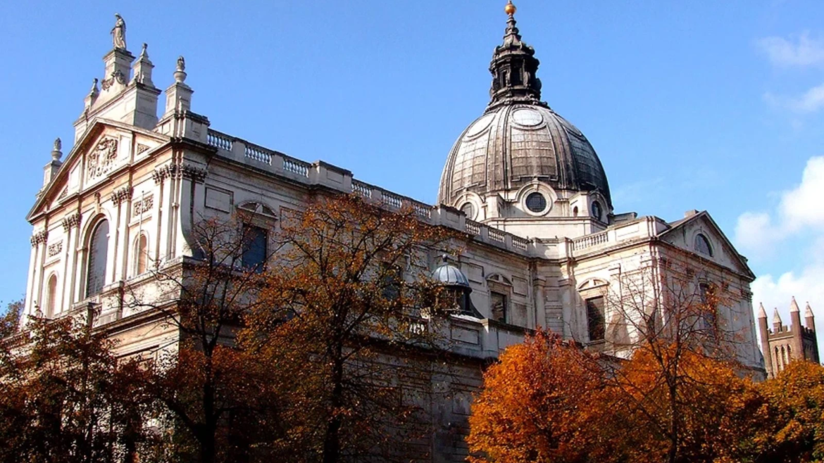 Sacerdote en Londres pide a políticos católicos confesarse antes de comulgar