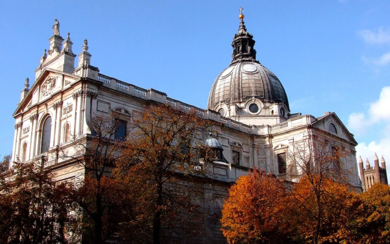 Sacerdote en Londres pide a políticos católicos confesarse antes de comulgar