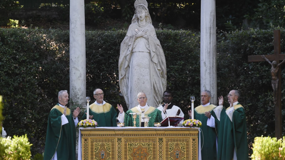 El Papa León XIV celebra una Misa por la Creación con oraciones en latín en los jardines de Castel Gandolfo