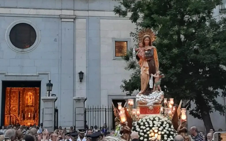 “La Virgen del Carmen lo es todo”: la devoción que sobrevivió a la guerra en un barrio de Madrid