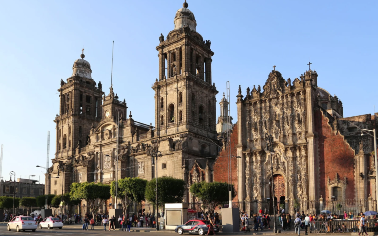 Catedral de México lamenta que el gobierno local proyecte mensajes proaborto en su fachada