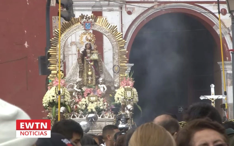 Multitud participa en procesión de la Virgen del Carmen en Lima: “Es una mamá que nos cuida todos los días”