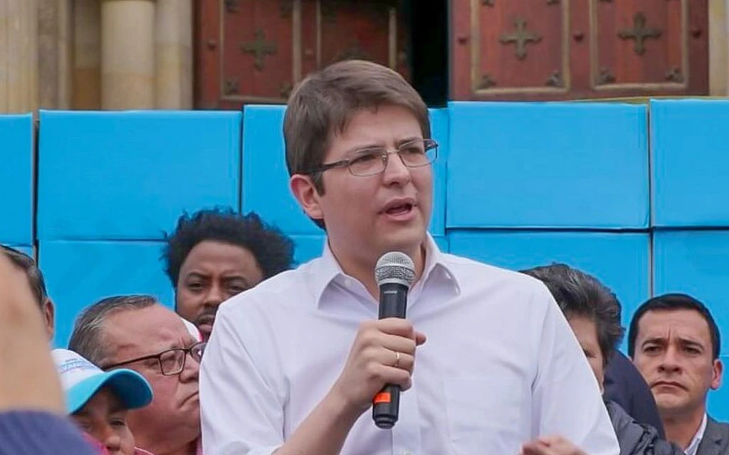 Familia de Miguel Uribe Turbay se confía a Dios y a la Virgen tras ligera mejora y la muerte de su abuela