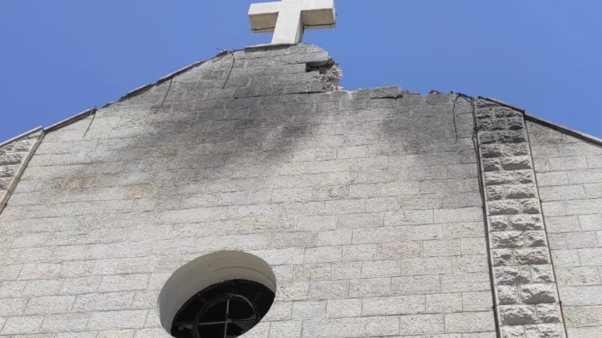 FOTOS: Así quedó la Iglesia de la Sagrada Familia de Gaza tras el ataque israelí