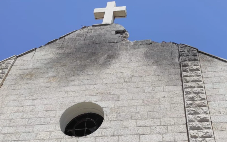 FOTOS: Así quedó la Iglesia de la Sagrada Familia de Gaza tras el ataque israelí