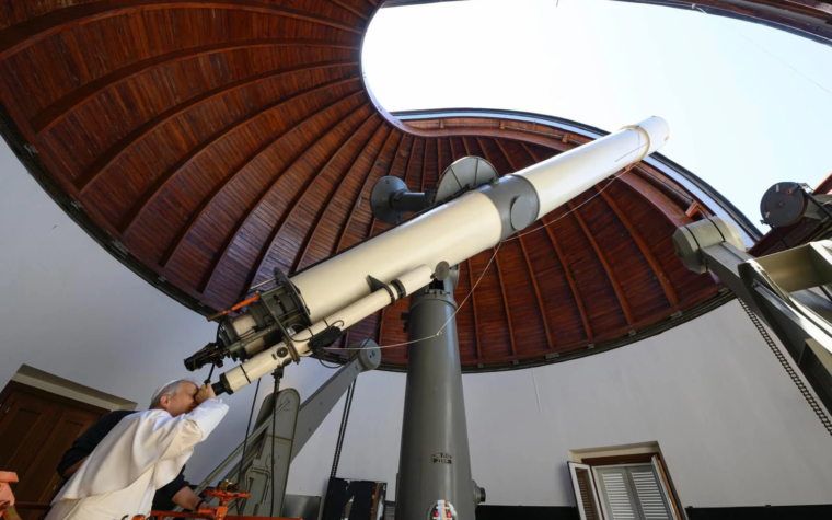 León XIV visita el Observatorio Vaticano en aniversario de la llegada del hombre a la Luna