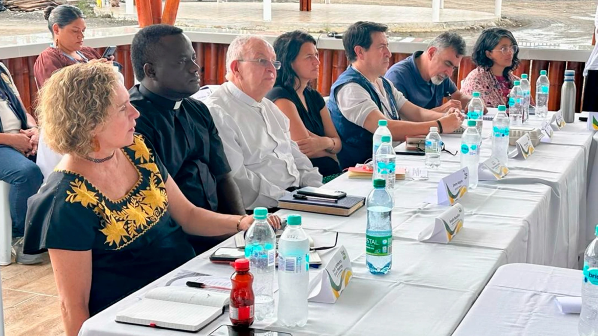 Con el acompañamiento de la Iglesia, grupo armado acuerda entregar 13 toneladas de armas al gobierno colombiano