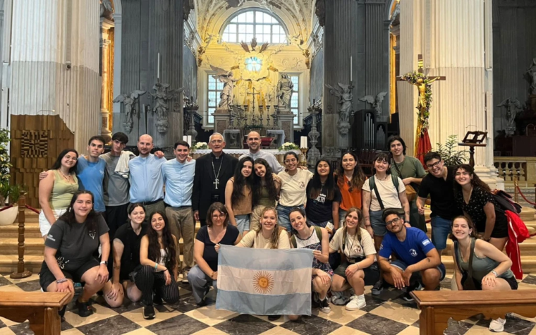La “generación Francisco” de argentinos llega a Roma para vivir el Jubileo de los Jóvenes