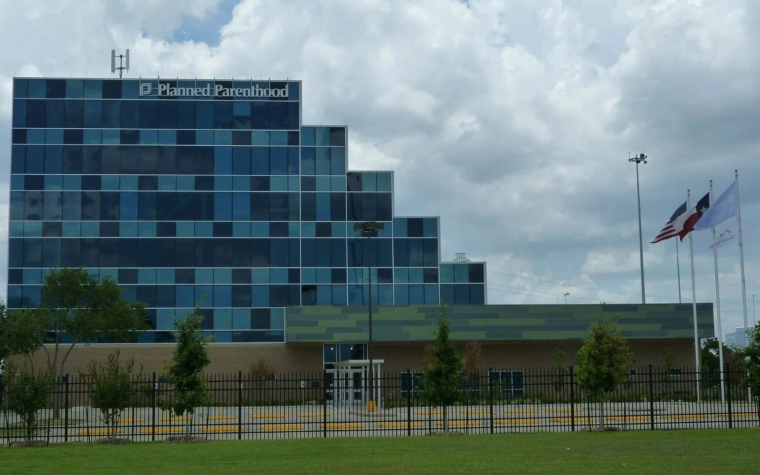 El centro de Planned Parenthood más grande del mundo cerrará por falta de fondos