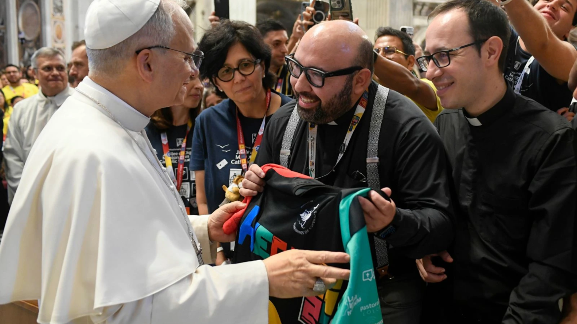 Sacerdote influencer mexicano saluda al Papa y graba el encuentro con unas gafas inteligentes