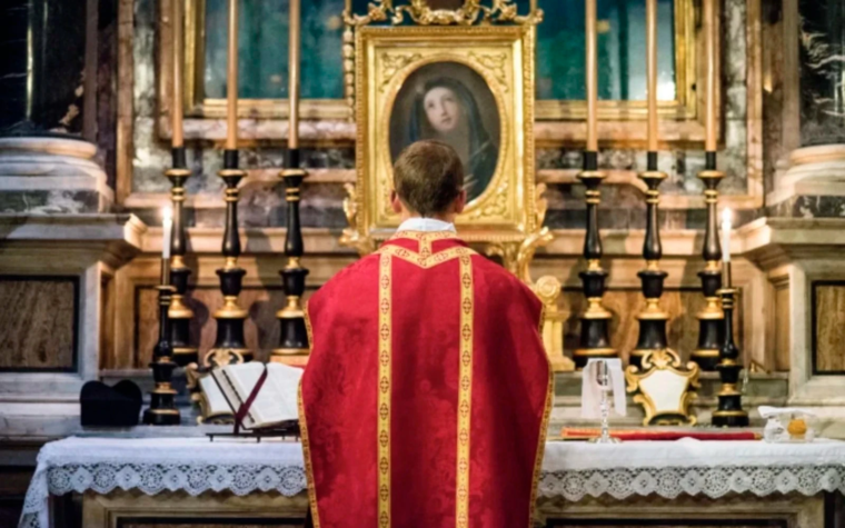 El Vaticano minimiza la filtración de documentos sobre la Misa en latín