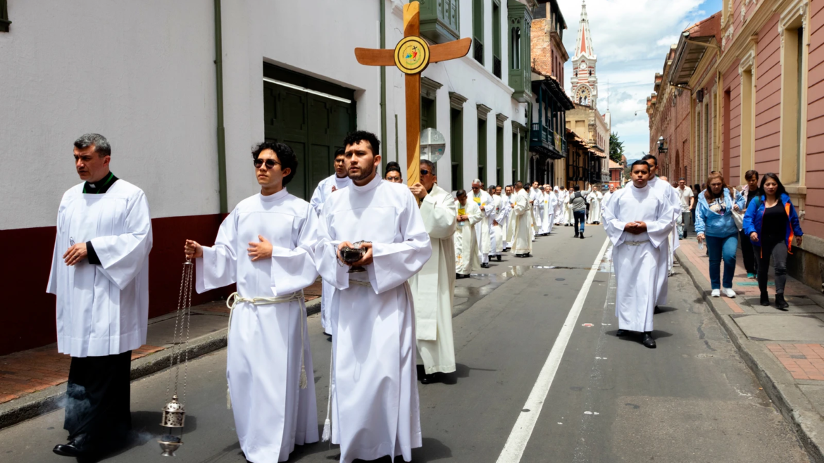 “Vamos a la Casa del Señor”, corearon cientos de sacerdotes en la capital de Colombia