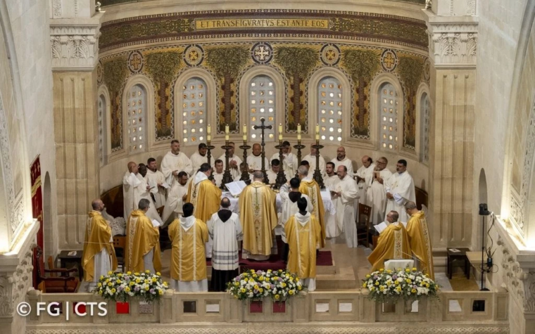 Celebran Misa en el monte de la Transfiguración: “El camino del discípulo pasa por la cruz, pero va hacia la gloria”