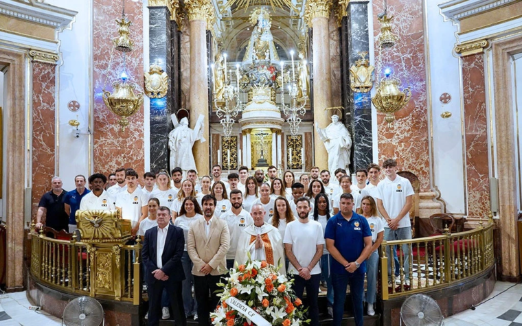 VIDEO: El Valencia CF rinde homenaje a la Virgen de los Desamparados ante el inicio de “LaLiga”