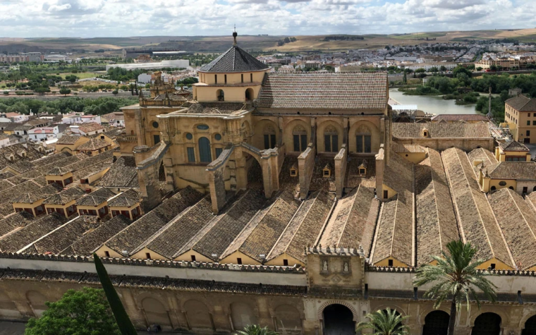 Controlan incendio en la mezquita-catedral de Córdoba en España