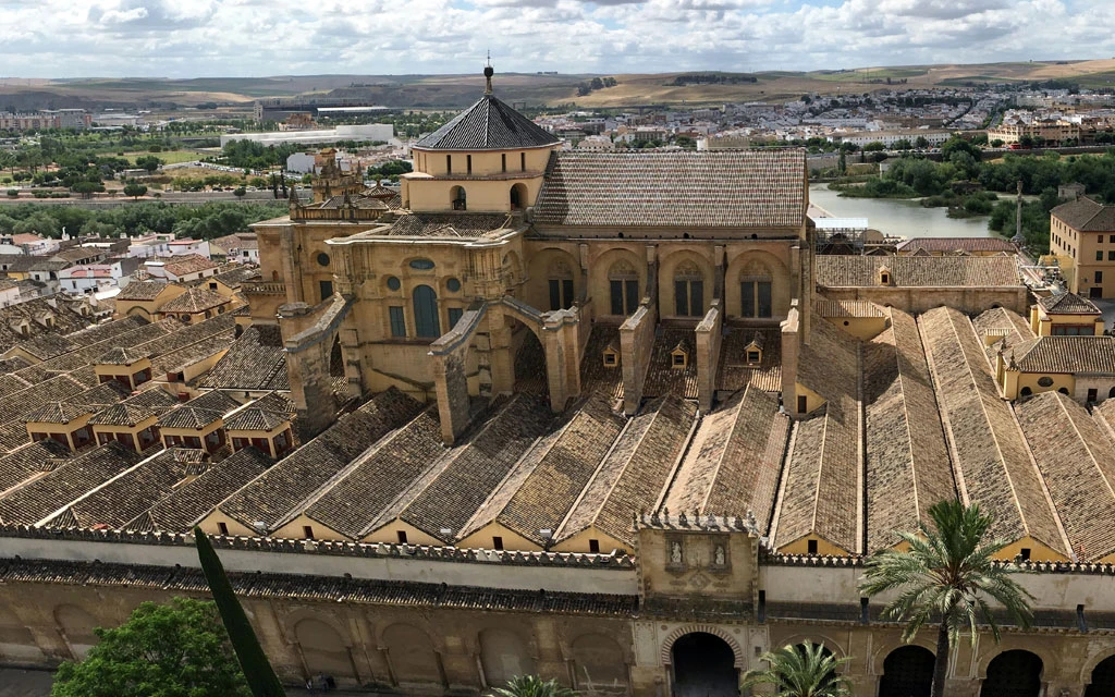 Controlan incendio en la mezquita-catedral de Córdoba en España