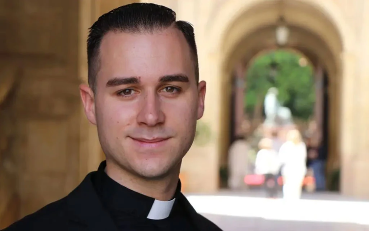 “No pierdas nunca la alegría”: El consejo de León XIV a joven sacerdote de 24 años recién ordenado