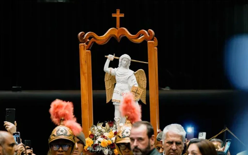Brasil es consagrado a San Miguel Arcángel en sesión solemne en la Cámara de Diputados