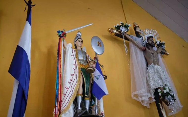 “Desaparecen a la gente”: Sacerdote nicaragüense advierte en Miami sobre el peligro que enfrentan los deportados