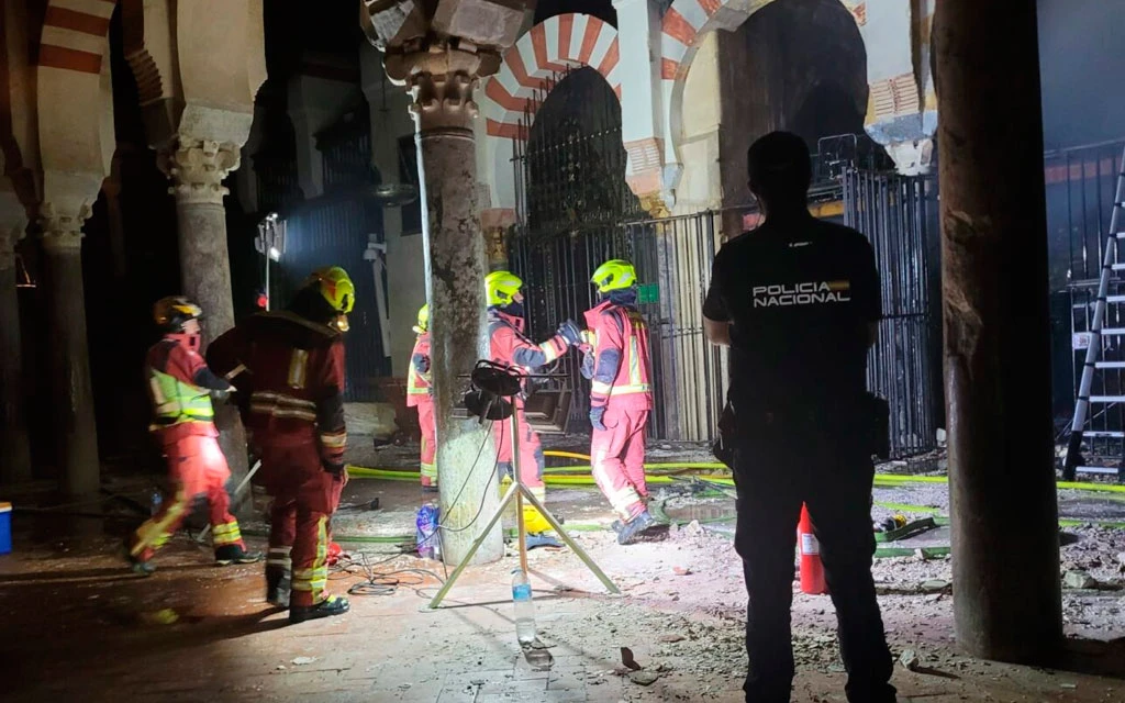 Obispo de Córdoba agradece a bomberos y quienes ayudaron ante el incendio en la Mezquita-Catedral