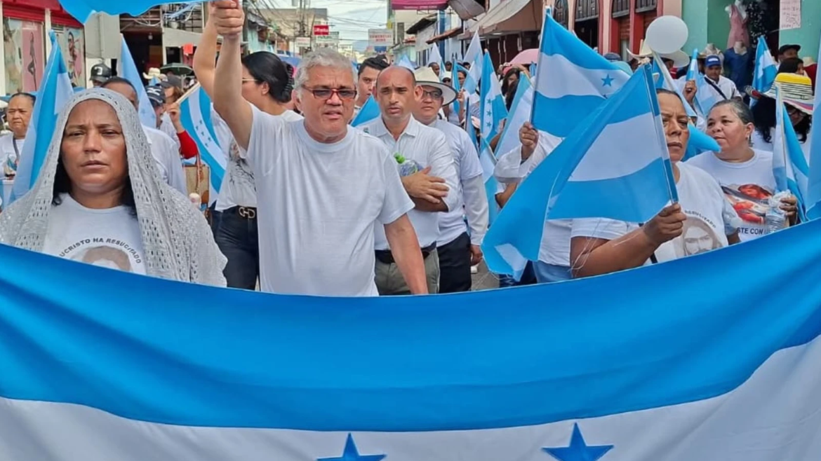 Cientos de miles de hondureños participaron en caminata de oración de cara a las elecciones