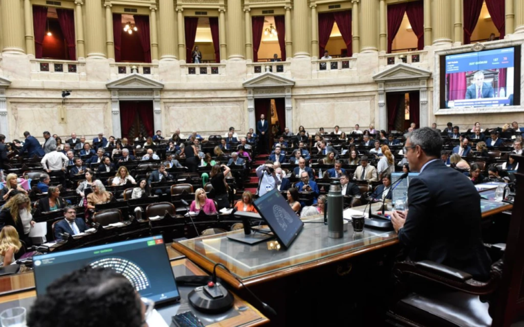 Obispado aclara que candidatura de sacerdote argentino a diputado es una decisión personal