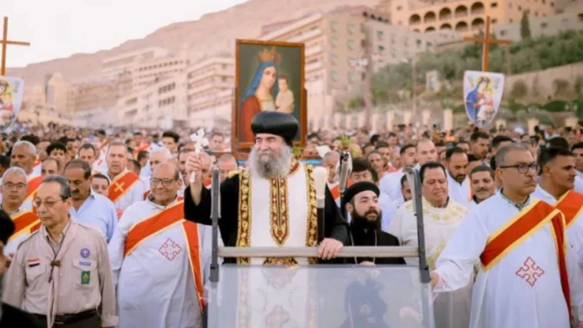 Cientos de miles se congregan en monasterio en Egipto para honrar a la Virgen María