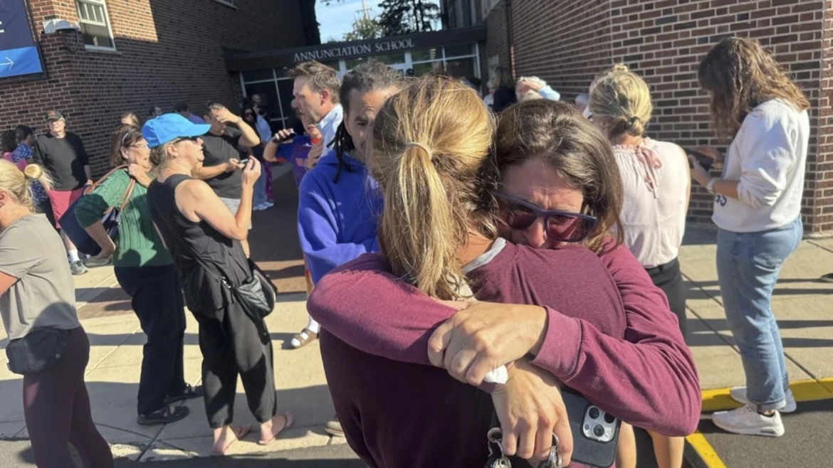 2 niños mueren en tiroteo en la iglesia católica de la Anunciación en Minneapolis, EE.UU.