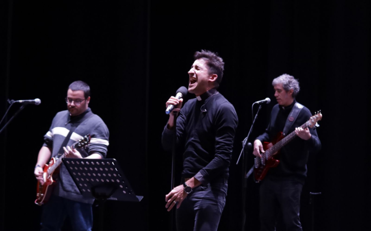 Los curas rockeros: evangelizar a través de la música