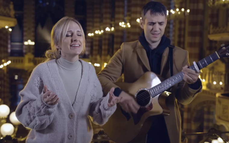 Athenas lanza el álbum “Clásicos Católicos” con 12 cantos populares en versión acústica