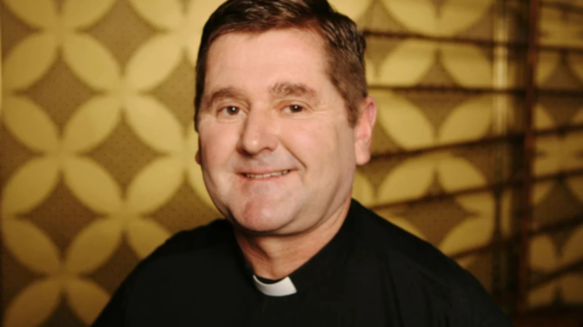 Muere sacerdote que transformó la vida de miles de jóvenes sin hogar en Australia