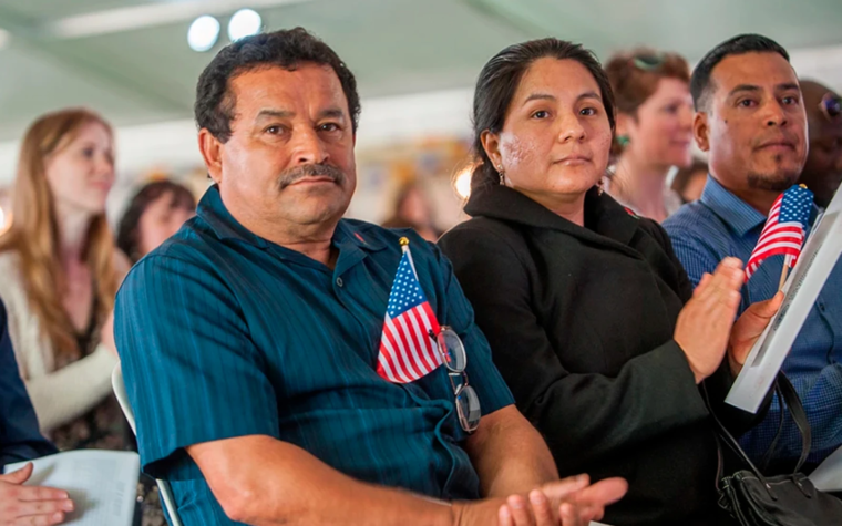 Las políticas migratorias de Trump generan miedo y fe en las Misas en español en EE.UU.