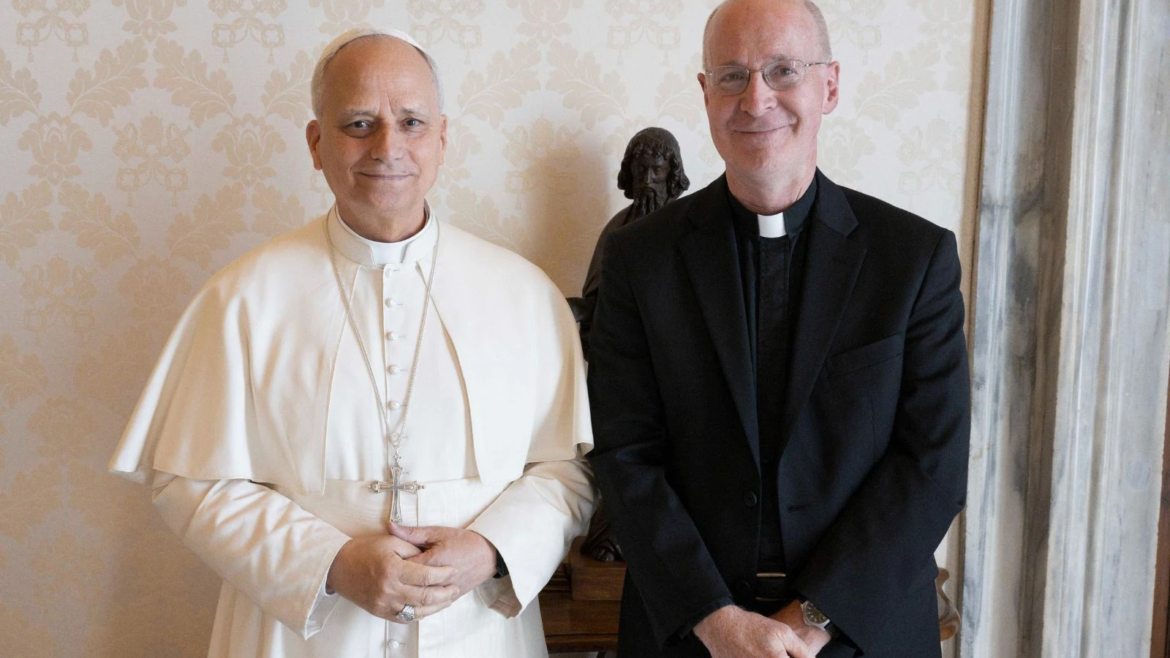 El Papa León XIV recibe al sacerdote jesuita James Martin
