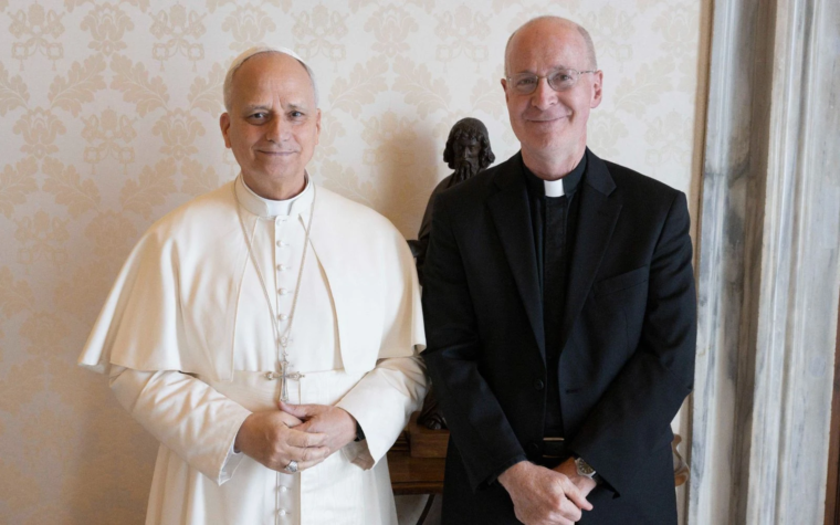 El Papa León XIV recibe al sacerdote jesuita James Martin