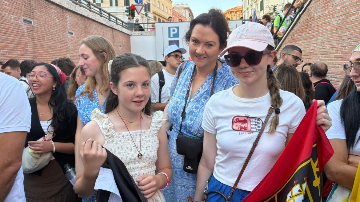 “Mi amiga se curó de una enfermedad degenerativa gracias a Acutis”, asegura joven irlandesa antes de la canonización