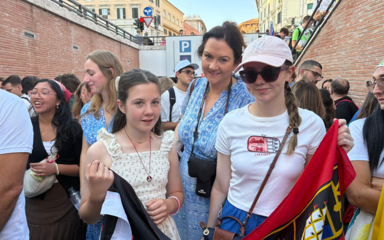 “Mi amiga se curó de una enfermedad degenerativa gracias a Acutis”, asegura joven irlandesa antes de la canonización