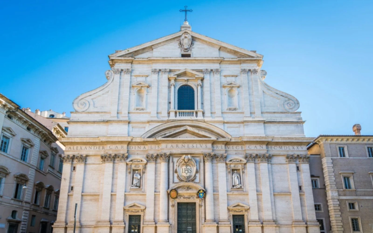 Obispo italiano celebra Misa para peregrinación LGBT en la iglesia del Gesù en Roma